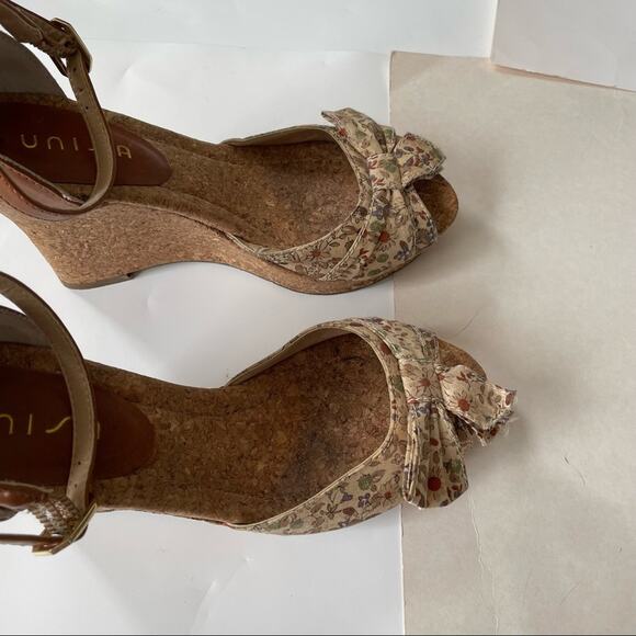 Unisa Wedge Floral Cork Peep Toe Neutral Tan 7 GUC - Picture 9 of 10